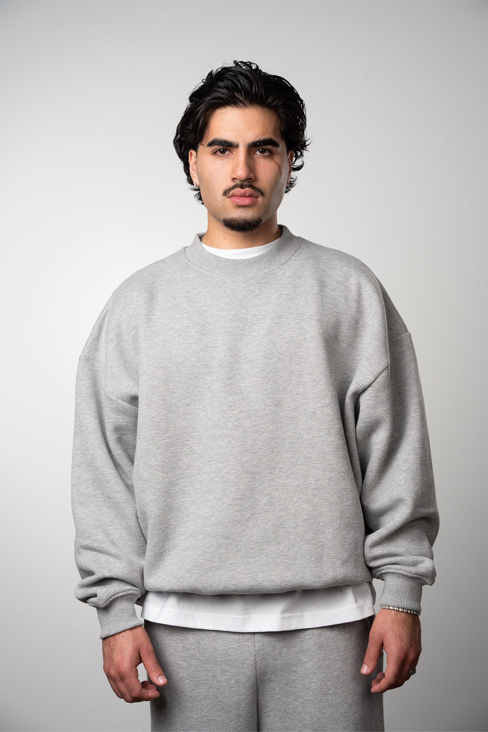 Grey Blank Sweater made of heavyweight fabric 450 Gsm