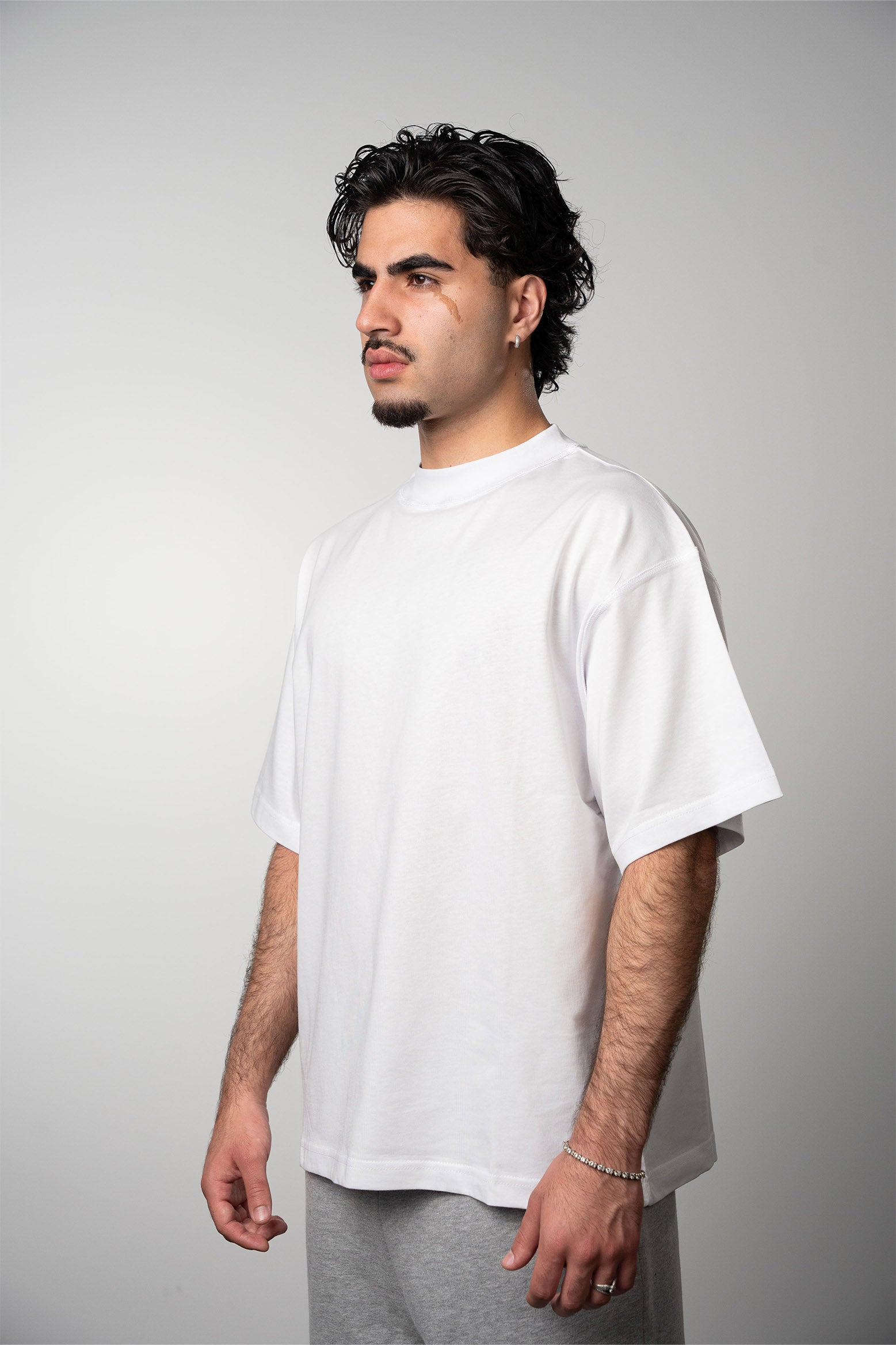 No moq white blank tshirt for customizations like print and labeling